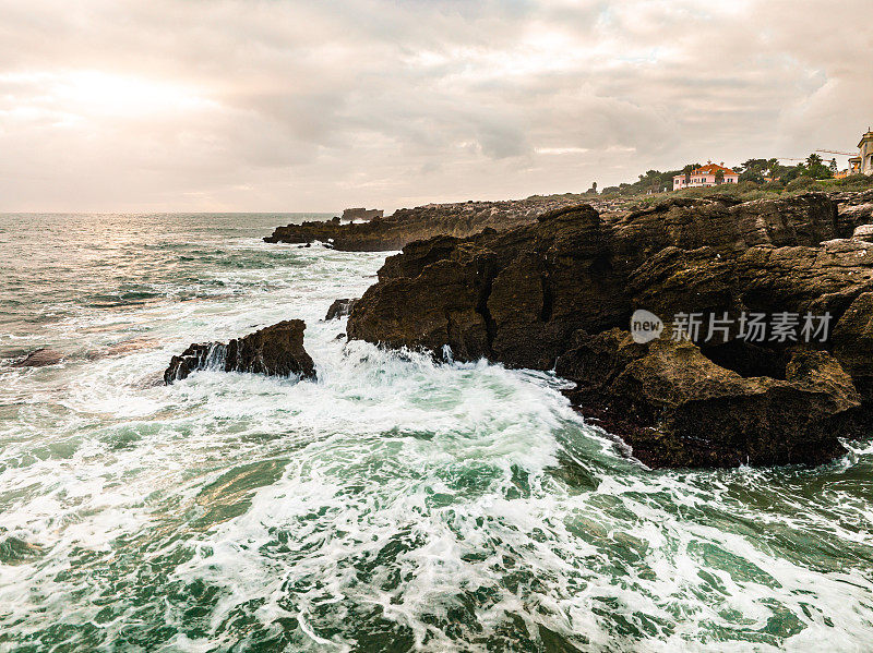 风景秀丽的地狱之口(Boca de Inferno)峡谷附近卡斯凯伊斯，葡萄牙